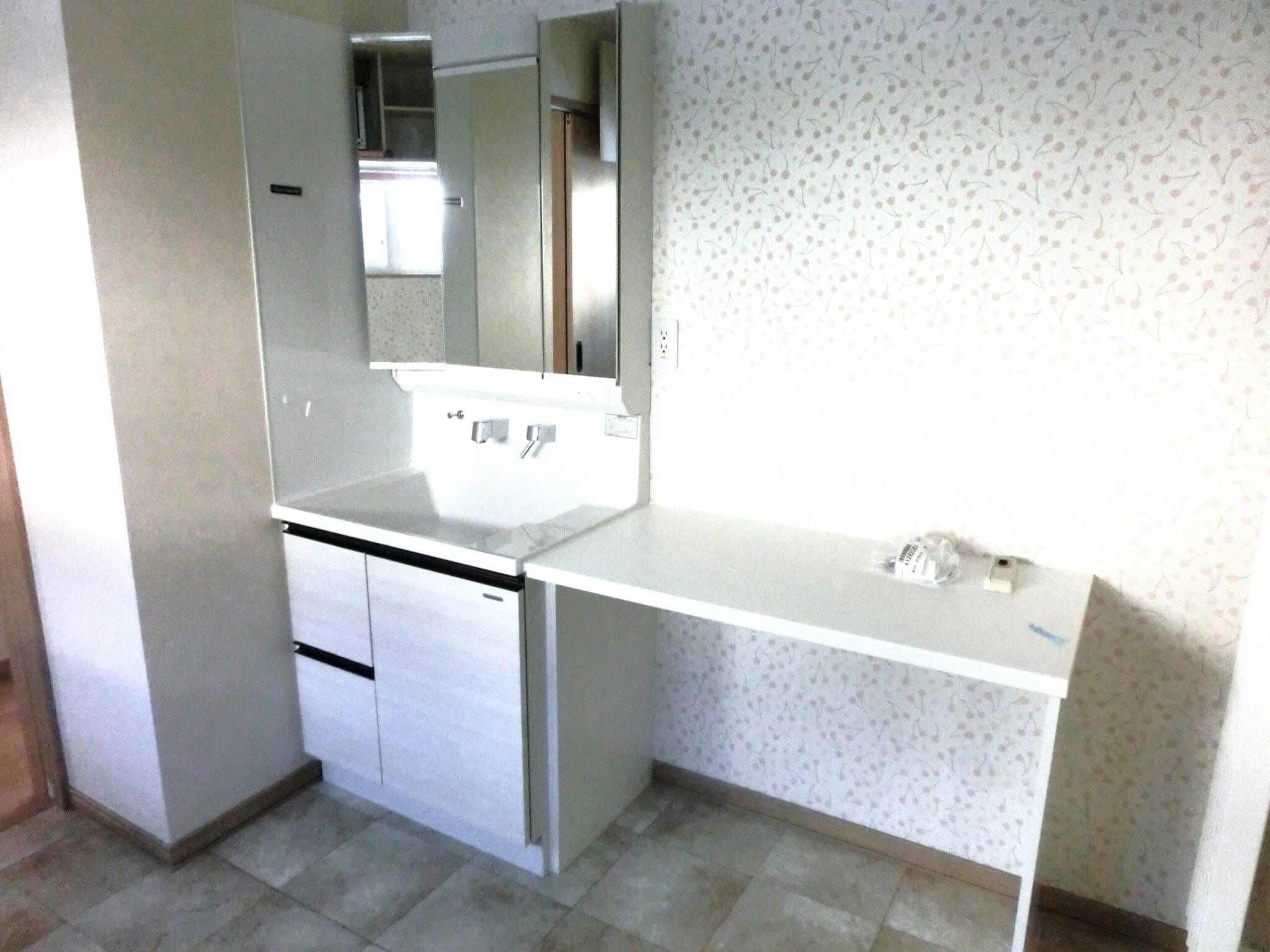 旭川市の戸建て住宅にて、洗面化粧台リフォーム施工事例の施工後写真①