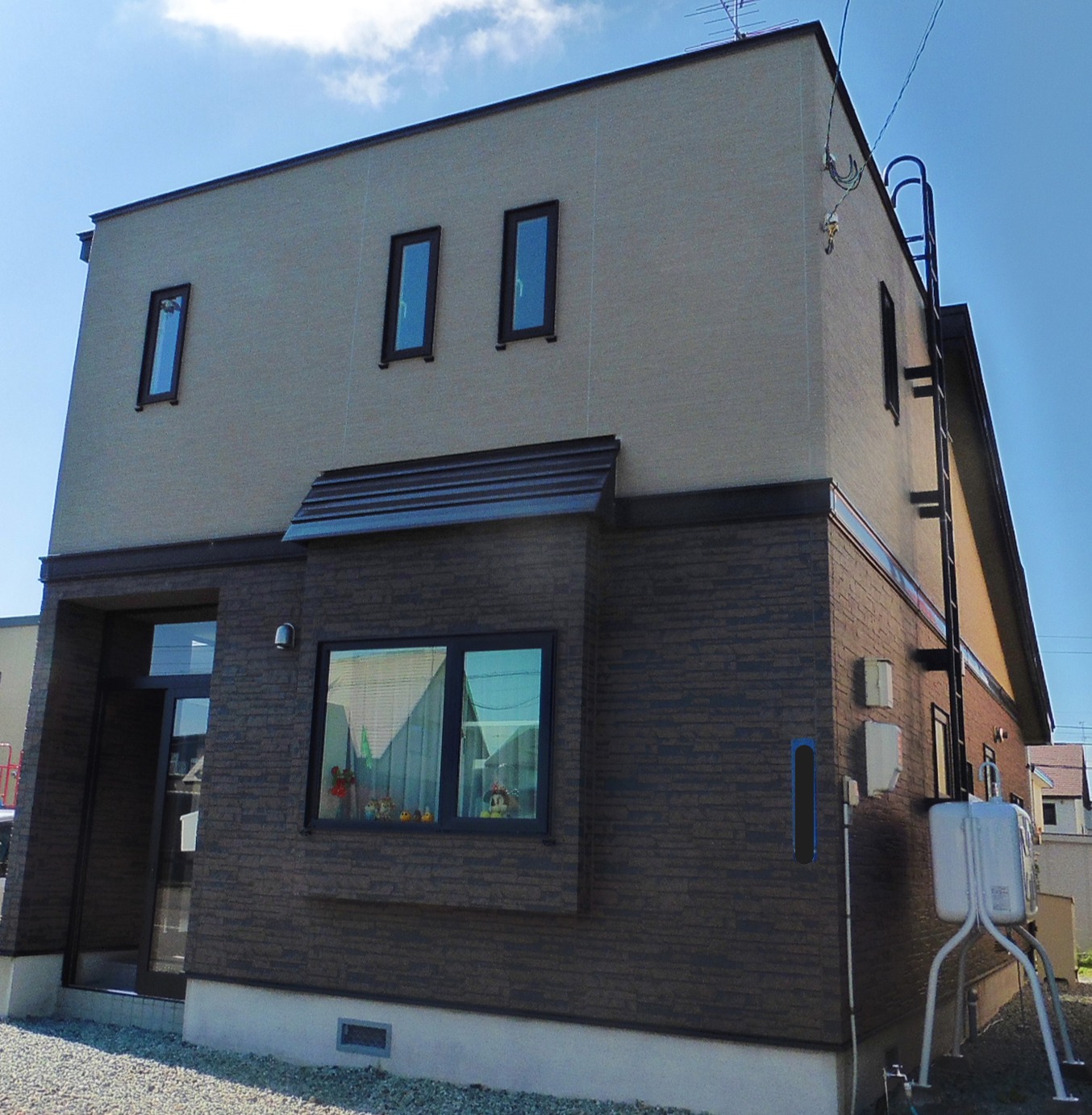 旭川市の戸建て住宅にて、外壁張替えリフォーム施工事例の施工施工後①