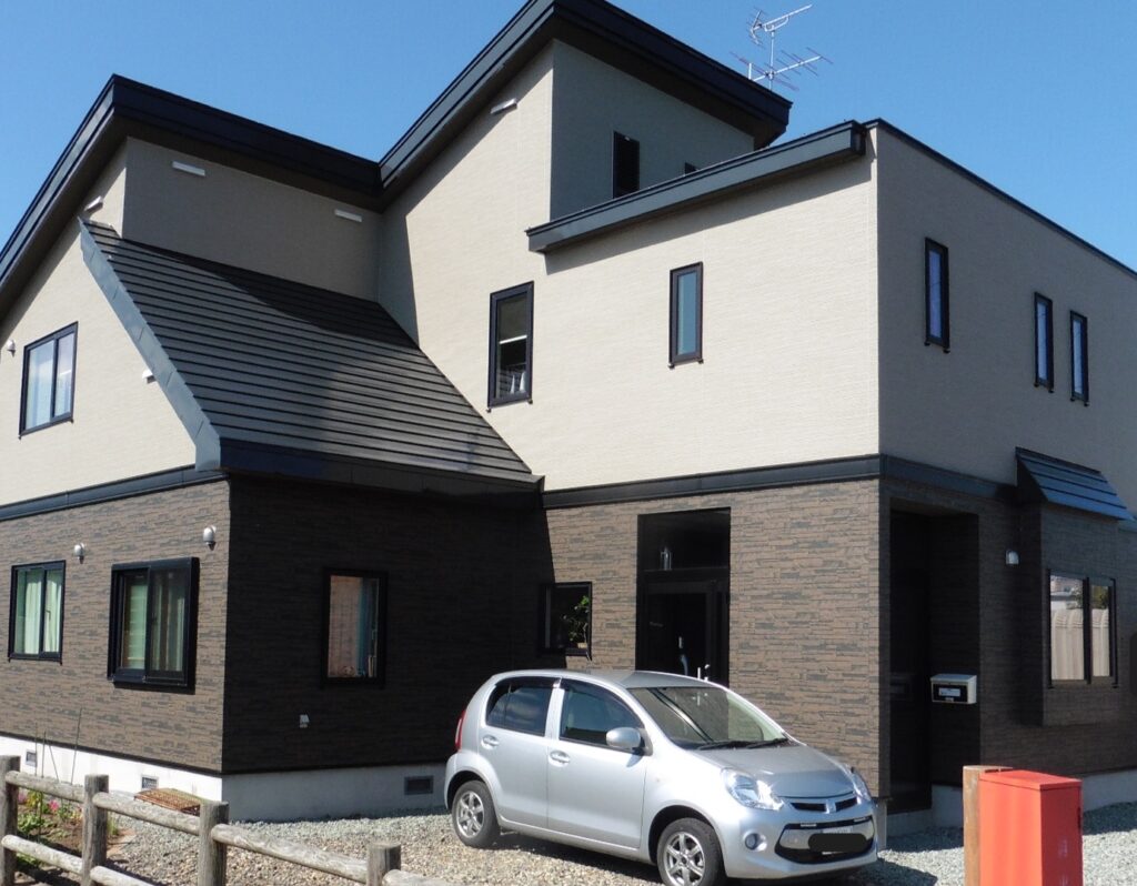 旭川市の戸建て住宅にて、外壁張替えリフォーム施工事例の施工施工後①